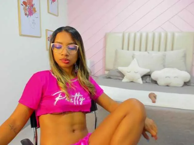 Live sex webcam photo for NiniMiller #271132548