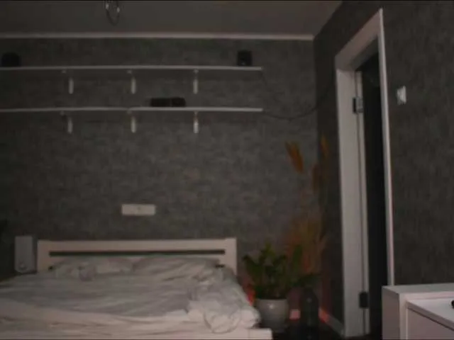 Live sex webcam photo for littledasha #271131744