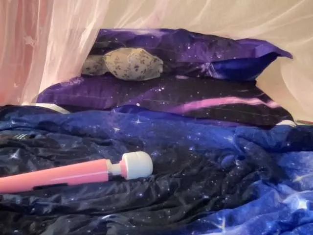 Live sex webcam photo for CandyBurger21 #271129078