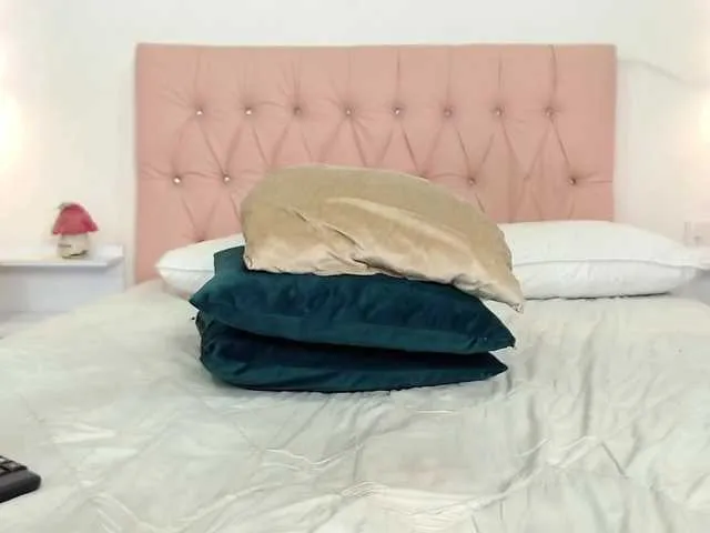 Live sex webcam photo for LindsayHoffma #271136424