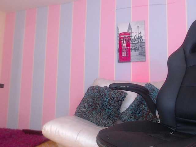 Live sex webcam photo for chloe-rosse #271129127