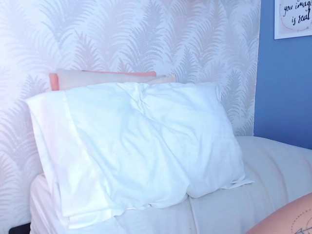 Live sex webcam photo for HollySunny #271137090