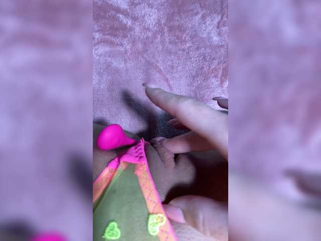 Live sex webcam photo for LolaSyde #271131792