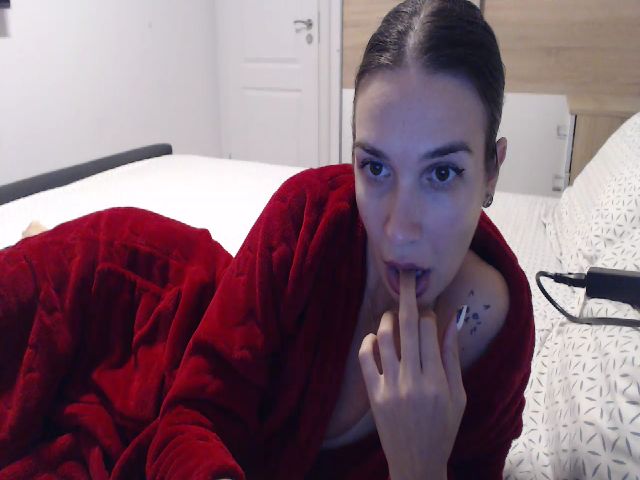 Live sex webcam photo for RosesLovee #271135575