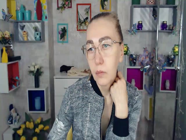 Live sex webcam photo for Greybunny #271130556