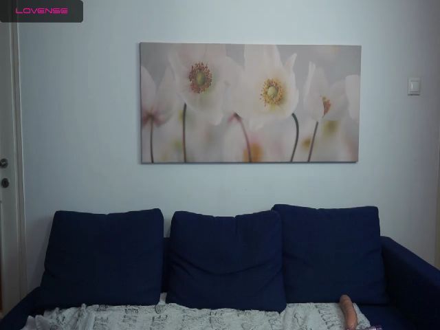 Live sex webcam photo for LilyEuphoria #271125576