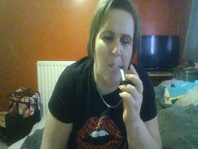 Live sex webcam photo for YUMMYMUMMY39 #271131319