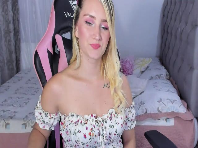 Live sex webcam photo for Candace18x #271139866