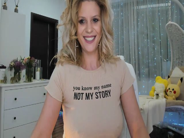 Live sex webcam photo for ElyNotYourGf #271125659