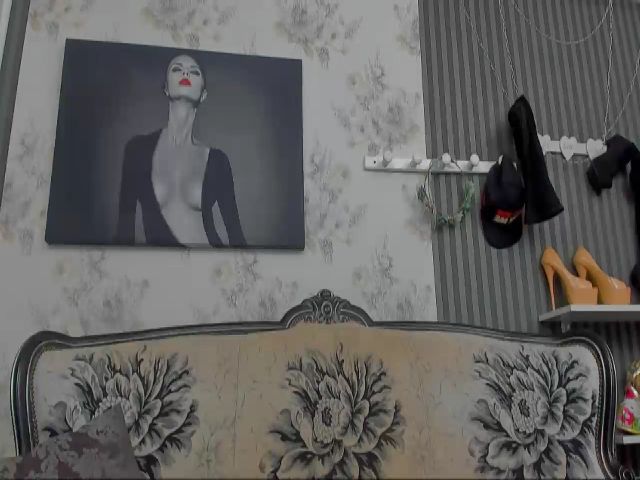 Live sex webcam photo for QueenRafaela #271128424