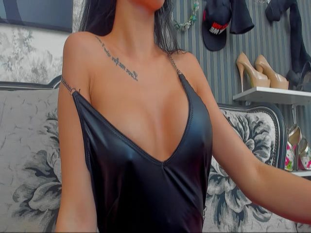 Live sex webcam photo for QueenRafaela #271130566