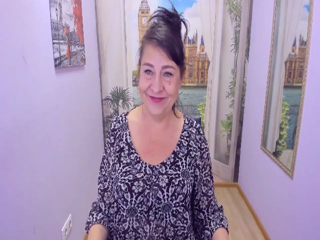 Live sex webcam photo for HottieLinda #271134279