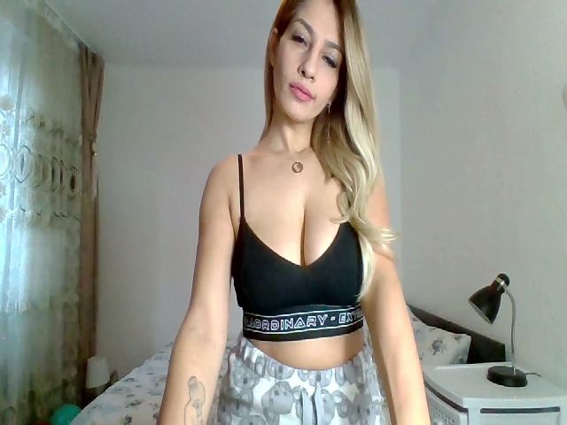 Live sex webcam photo for Erika_Sweet #271129833
