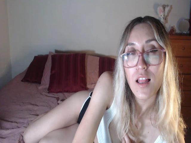 Live sex webcam photo for Ninimoon #271129921