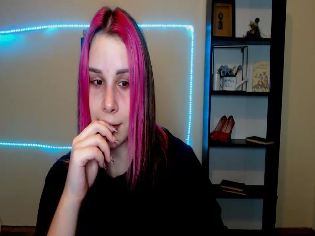 Live sex webcam photo for PolliMilk #271135362