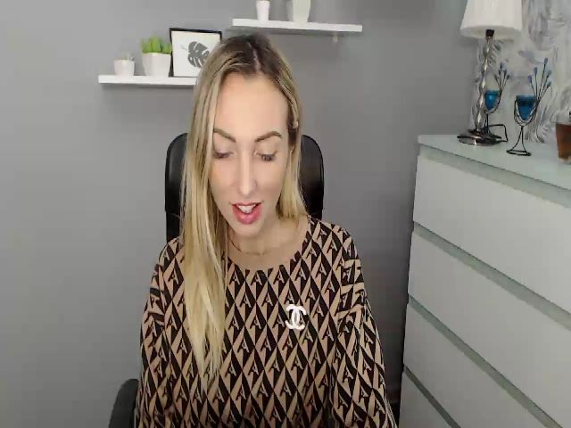 Live sex webcam photo for RikaXxX1 #271130399