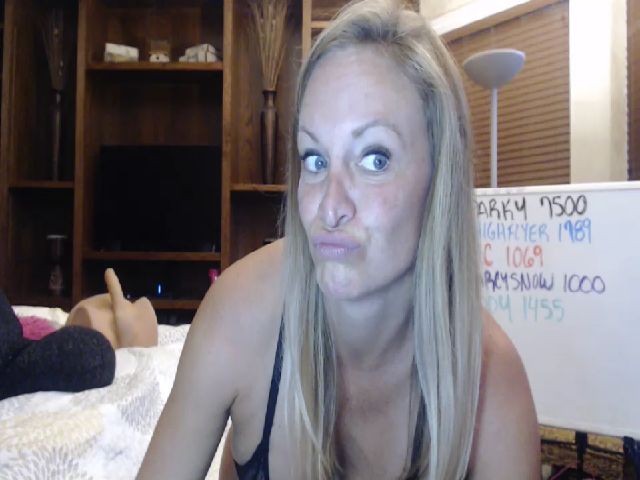 Live sex webcam photo for Autumn_Blonde #271133075