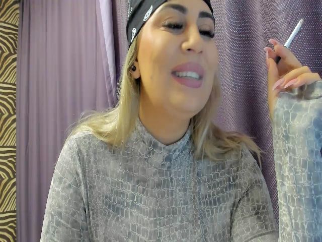 Live sex webcam photo for Blondyhotxx #271130921