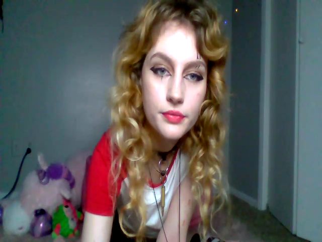 Live sex webcam photo for CherieHarlot #271129385