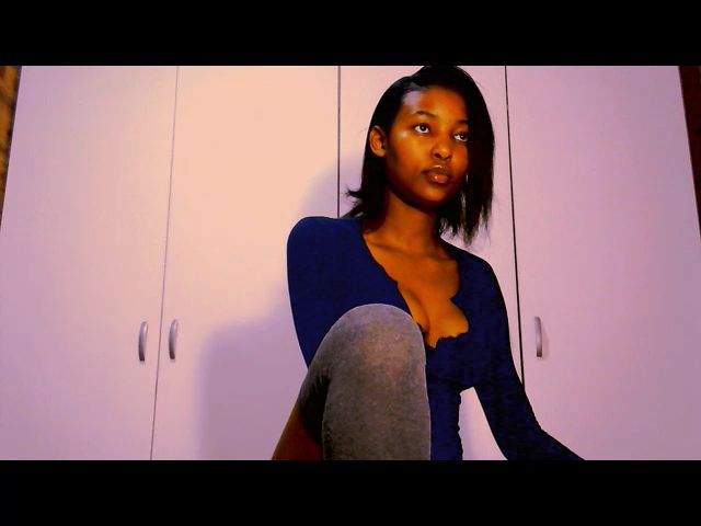 Live sex webcam photo for Chloeross18 #271137475