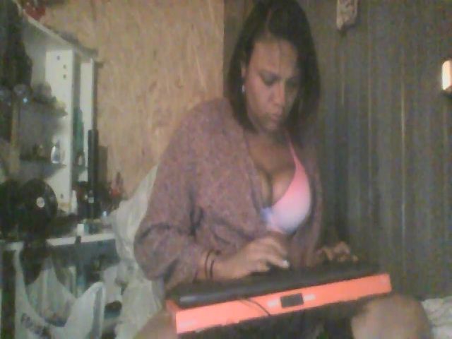 Live sex webcam photo for LailaRedd19 #271131320