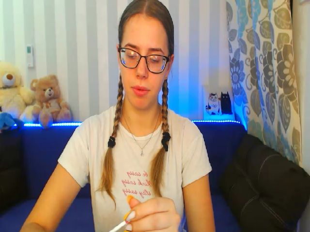 Live sex webcam photo for AlexaBarnes_ #271129834