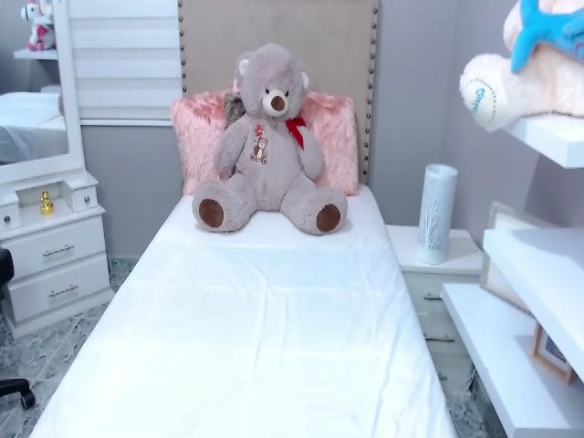 Live sex webcam photo for Emacollins #271139148