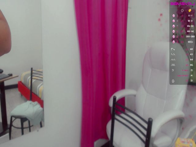 Live sex webcam photo for Alejandra_06 #271127653