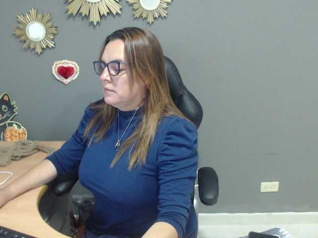 Live sex webcam photo for hilary0617 #271135925