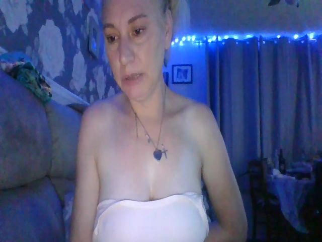 Live sex webcam photo for XxMommaKxX #271127031