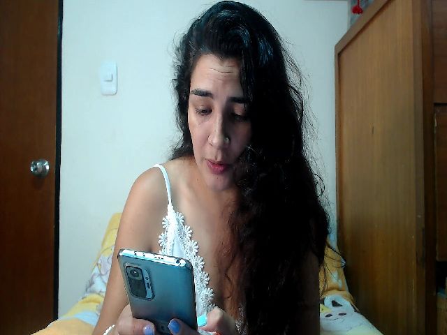 Live sex webcam photo for Sweetsmile28 #271133873