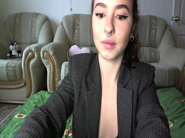 Live sex webcam photo for AliceHoliday #271132932