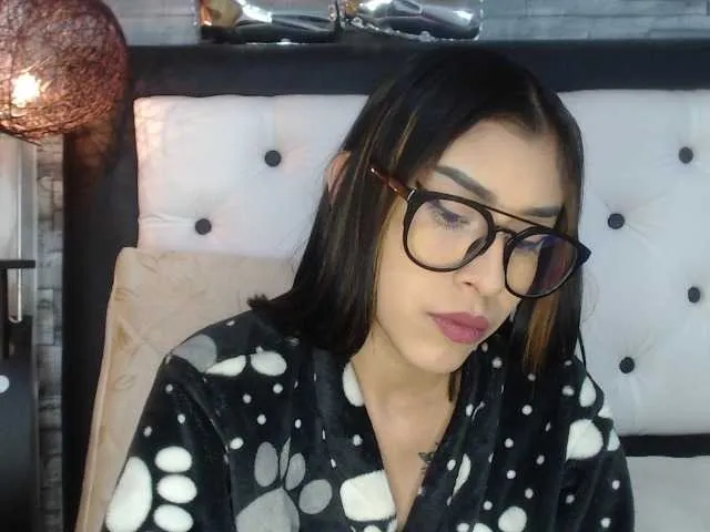 Live sex webcam photo for RoseClinton #271129571