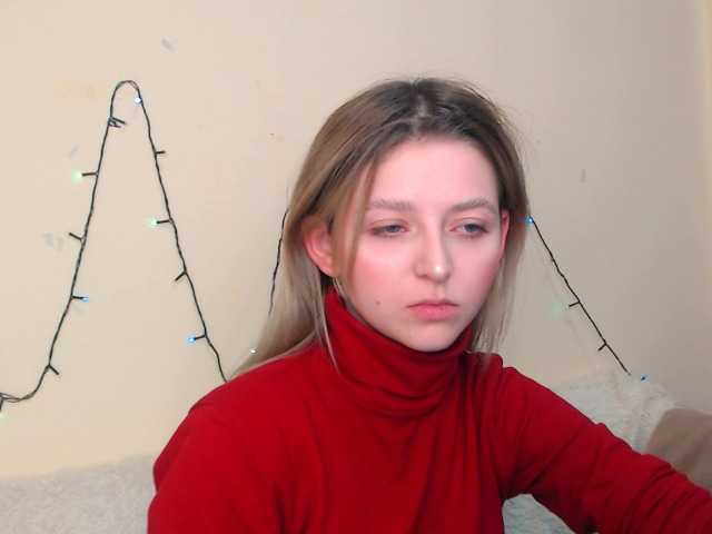 Live sex webcam photo for HloesMadeos #271129045