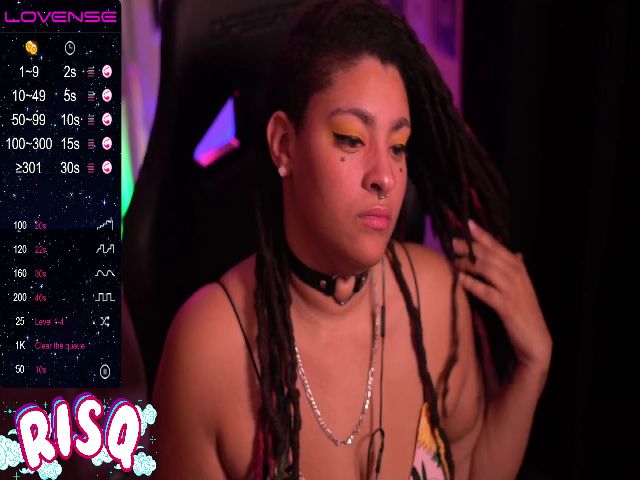 Live sex webcam photo for RisqueeSlayyy #271127428