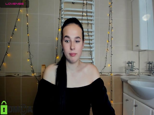 Live sex webcam photo for RosaAmelie #271127315