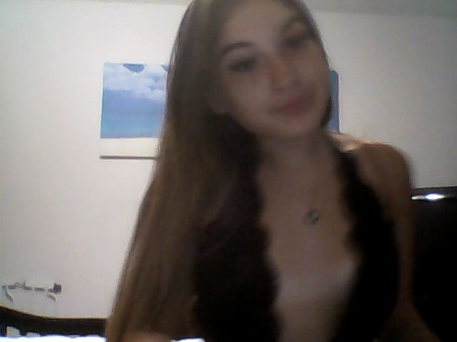 Live sex webcam photo for SarahRhyder #271128136