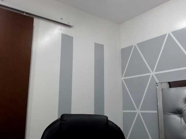 Live sex webcam photo for LuciaPaez #271129470