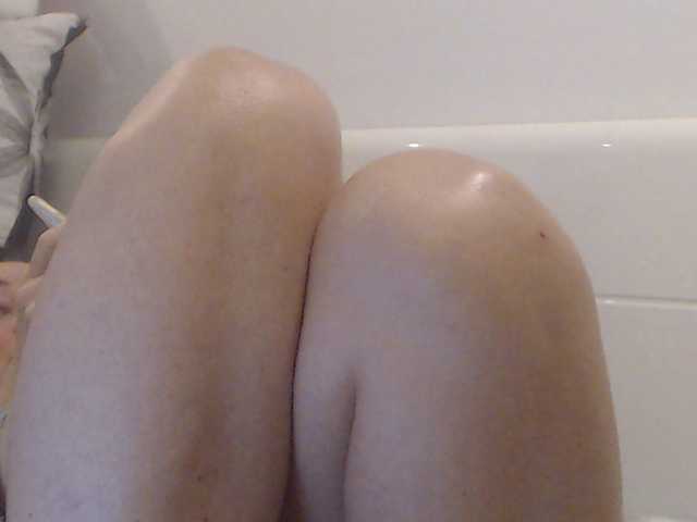 Live sex webcam photo for AnneAimee #271152877