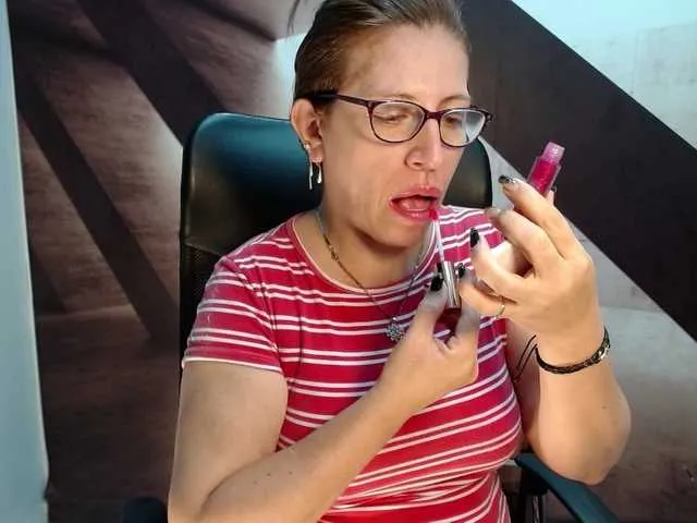 Live sex webcam photo for maturehot-1 #271149326