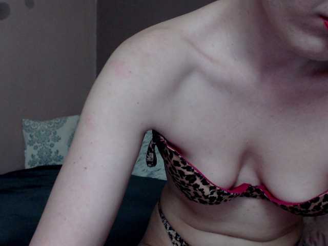 Live sex webcam photo for xLolaBloomx #271153984