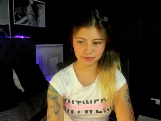 Live sex webcam photo for Sammy-Parker #271145613