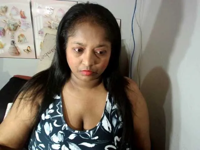 Live sex webcam photo for Indiantasha #287986238