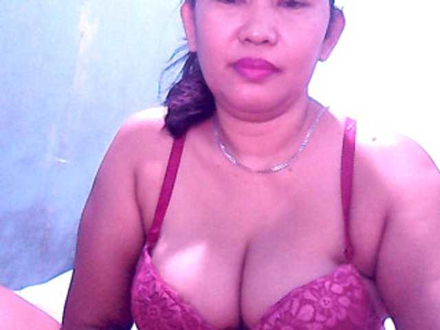 Live sex webcam photo for wildmom4u #271149159