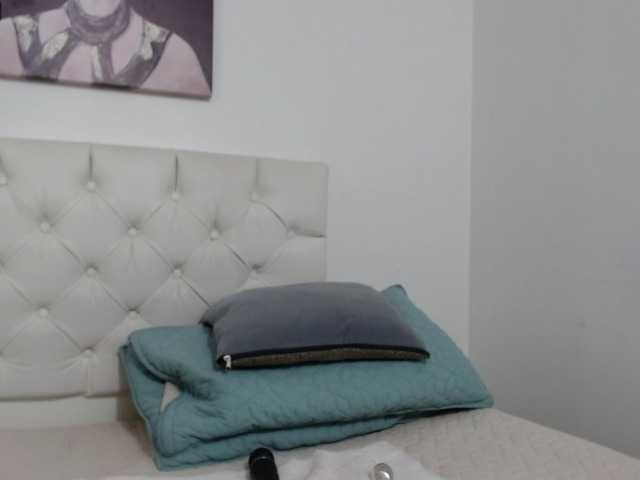 Live sex webcam photo for isabella-smit #271140892