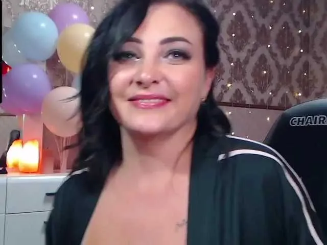 Live sex webcam photo for YummyMoom #271152757