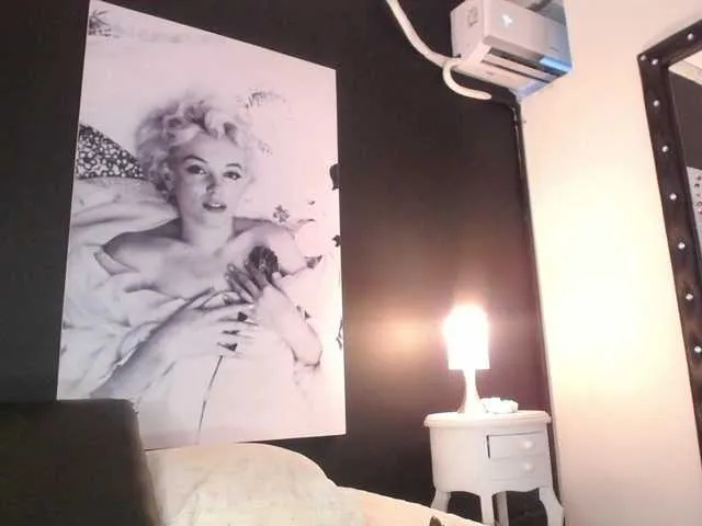 Live sex webcam photo for WandaBrook #271152754