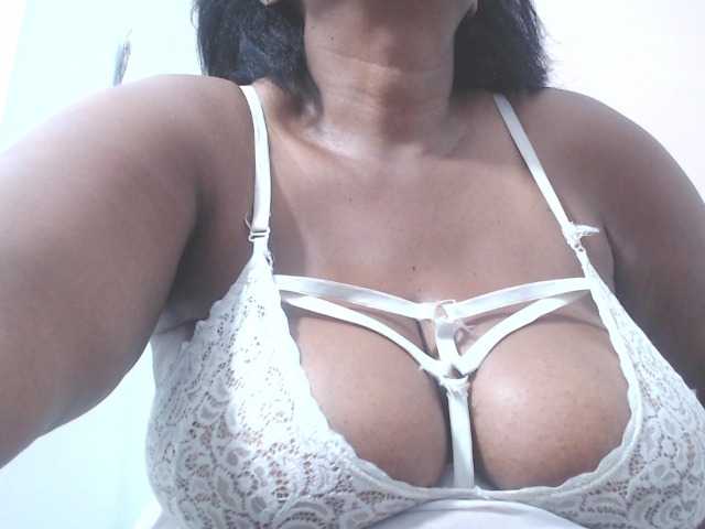 Live sex webcam photo for Zulay111 #271148607