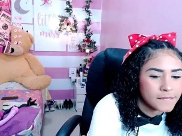 Live sex webcam photo for GlendaHolt #271145600