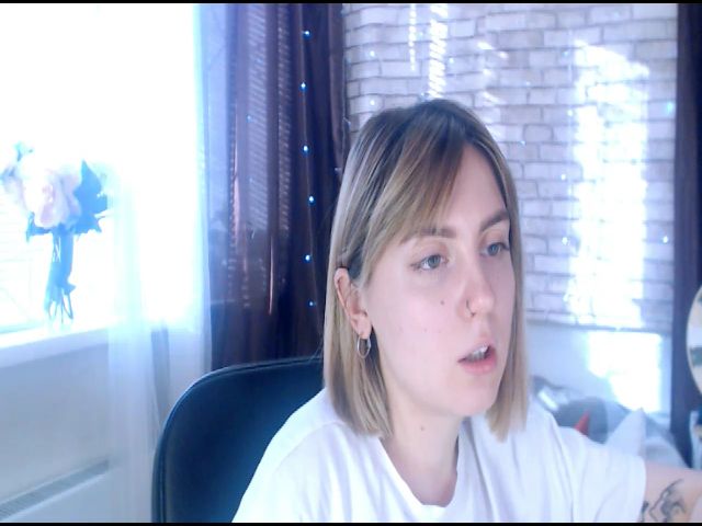 Live sex webcam photo for CumMeaRiver #271144340